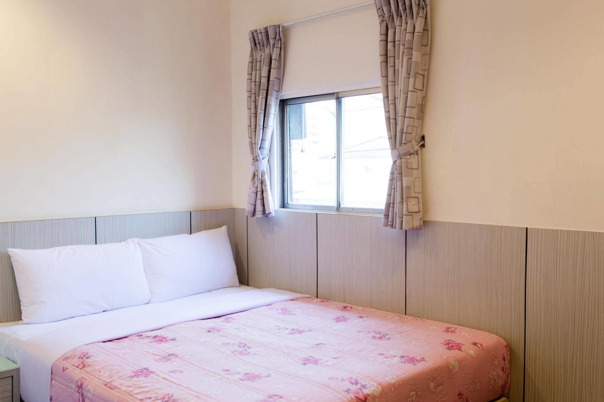 Ruei Gung Business Hotel Kaohsiung Exterior photo