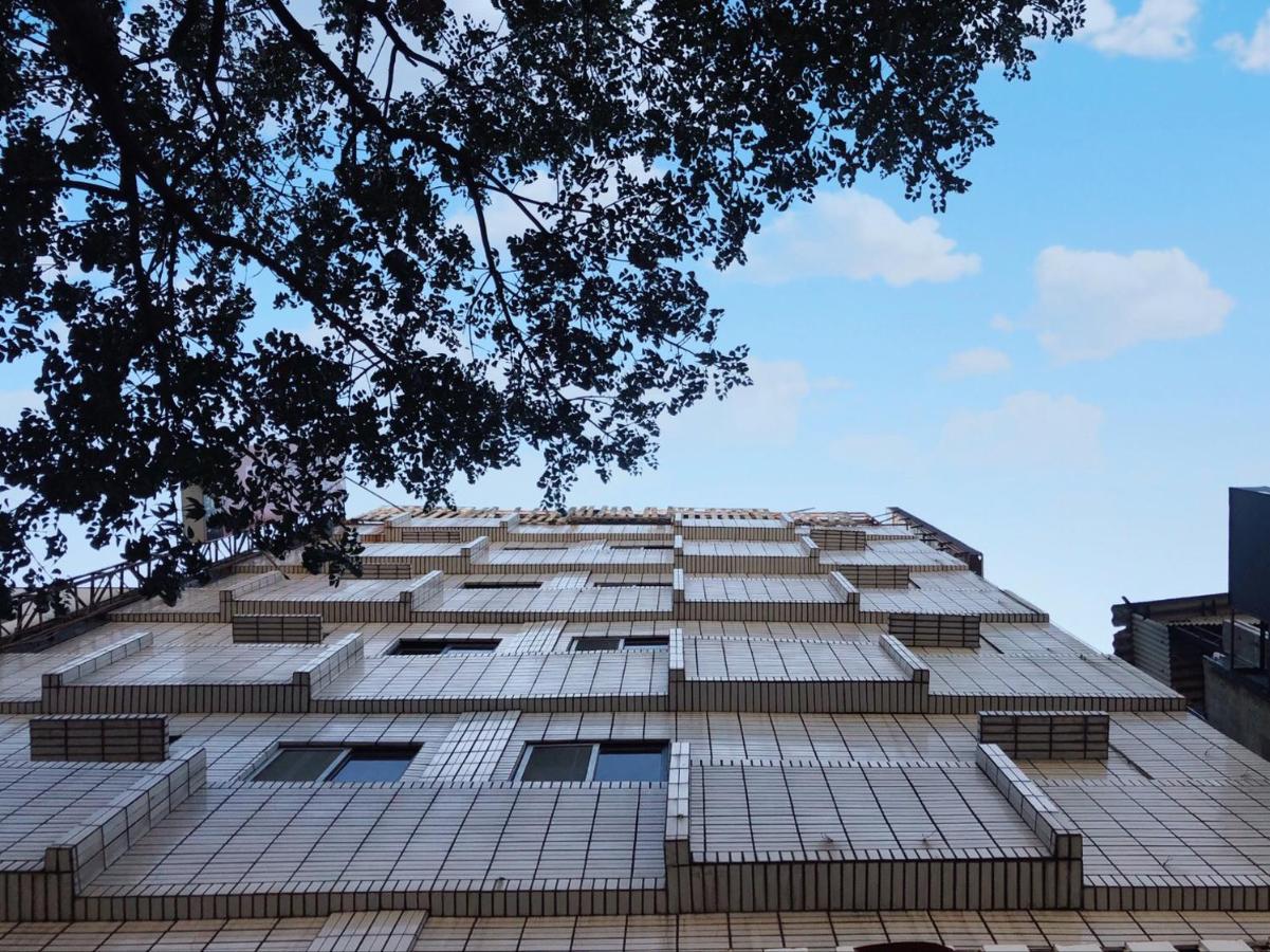 Ruei Gung Business Hotel Kaohsiung Exterior photo